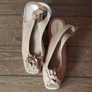 Bandolino Nude Suede wedges